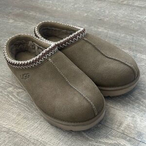 UGG woman’s tasmans